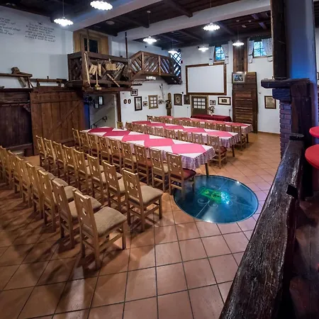 Otel In Restavracija Pod Roglo 3*