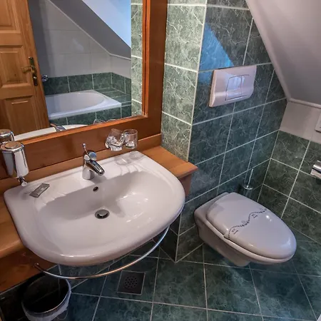 In Restavracija Pod Roglo 3*