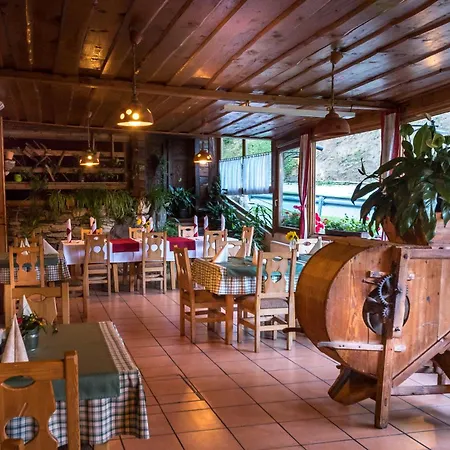 Hotel In Restavracija Pod Roglo 3*