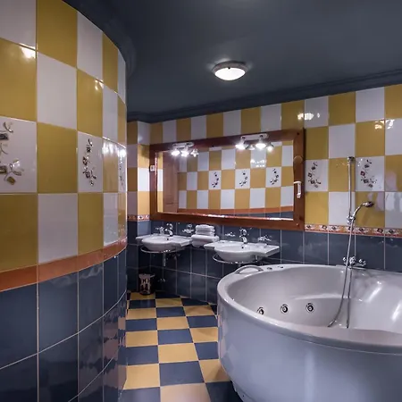 In Restavracija Pod Roglo Hotel 3*
