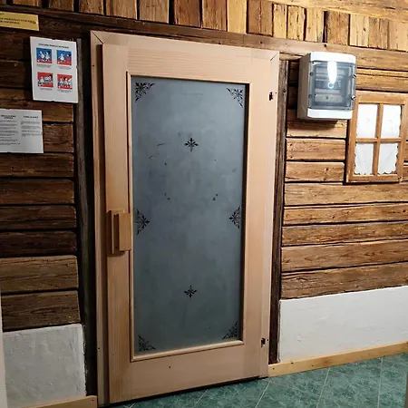 In Restavracija Pod Roglo