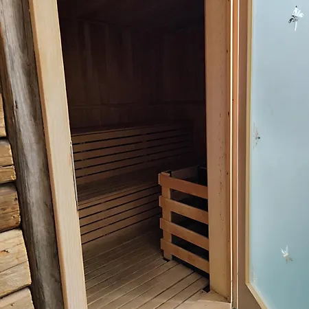 In Restavracija Pod Roglo Otel