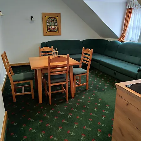 In Restavracija Pod Roglo Zreče