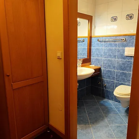 In Restavracija Pod Roglo