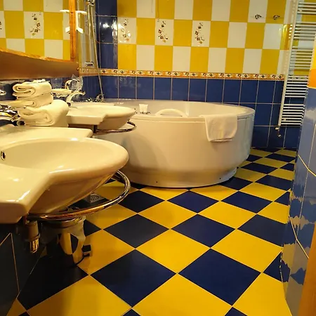 In Restavracija Pod Roglo Hotel 3*