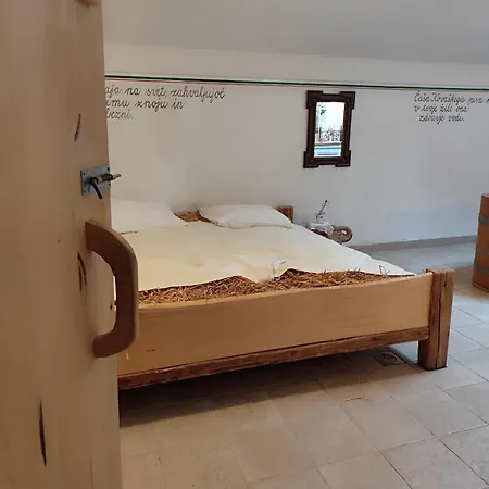 In Restavracija Pod Roglo Otel