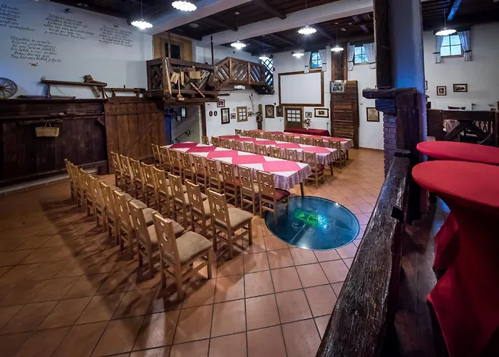 Hotel In Restavracija Pod Roglo 3*