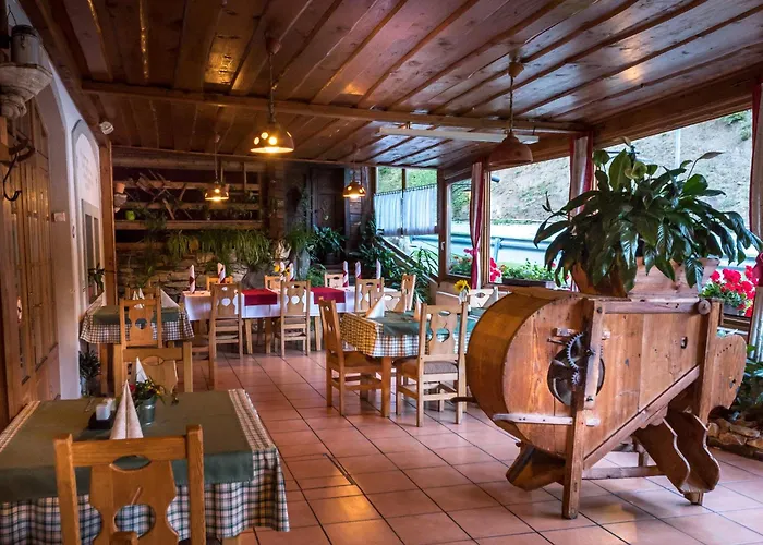 Hotel In Restavracija Pod Roglo 3*