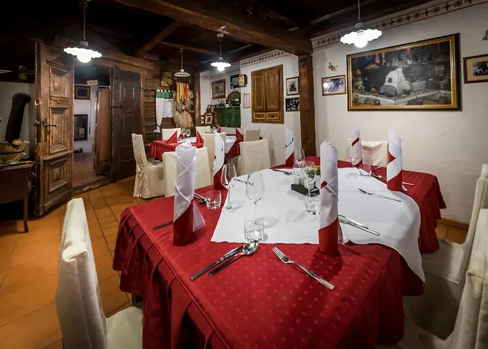 In Restavracija Pod Roglo Hotel 3*