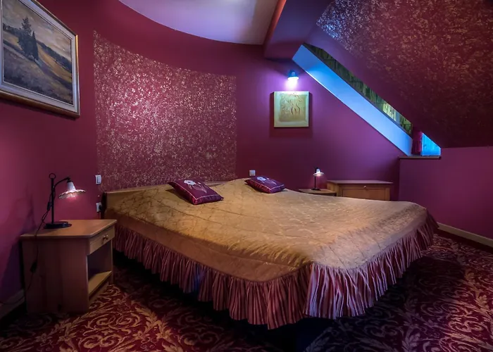 In Restavracija Pod Roglo Hotel 3*