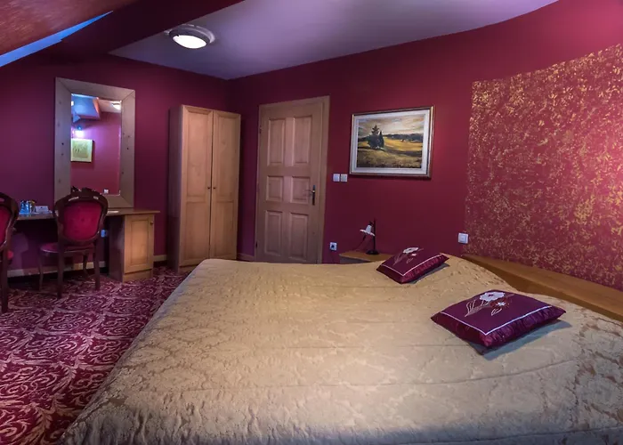 In Restavracija Pod Roglo