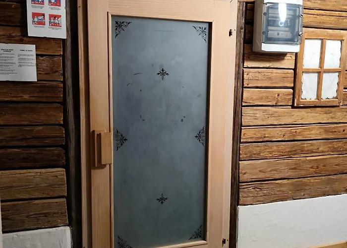 In Restavracija Pod Roglo