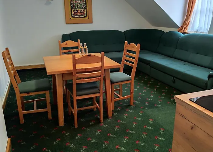 In Restavracija Pod Roglo Zreče