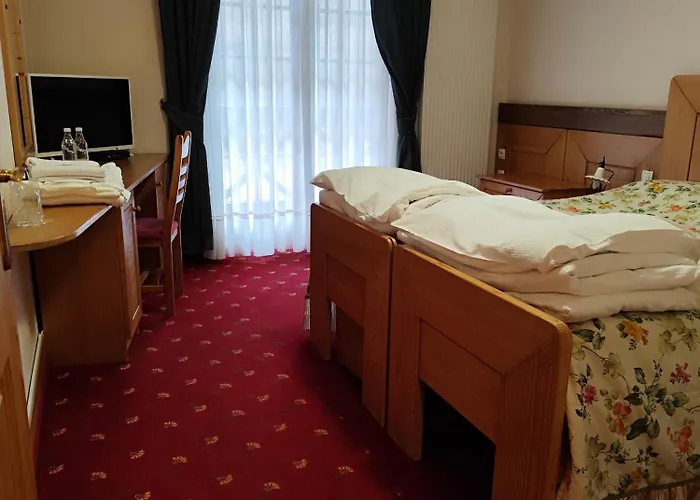 In Restavracija Pod Roglo 3* Zreče