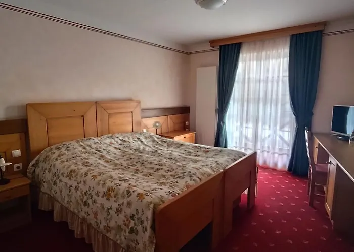 In Restavracija Pod Roglo Hotel